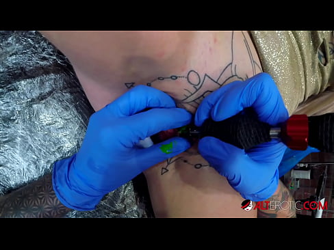 ❤️ E dashura jashtëzakonisht e bërë me tatuazhe, Sully Savage, bëri një tatuazh në klitorisin e saj ❤ Porno në pornografi sq.qizpornolar.ru
